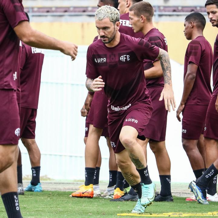 Foto 2 de 2 — Clayton será utilizado pela Ferroviária após dois anos