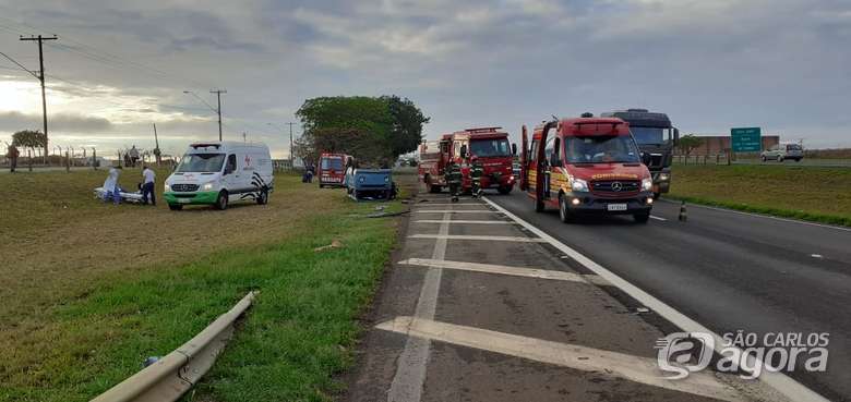 Foto 17 de 22 — Batida entre caminhão e perua deixa 10 feridos na Washigton Luís