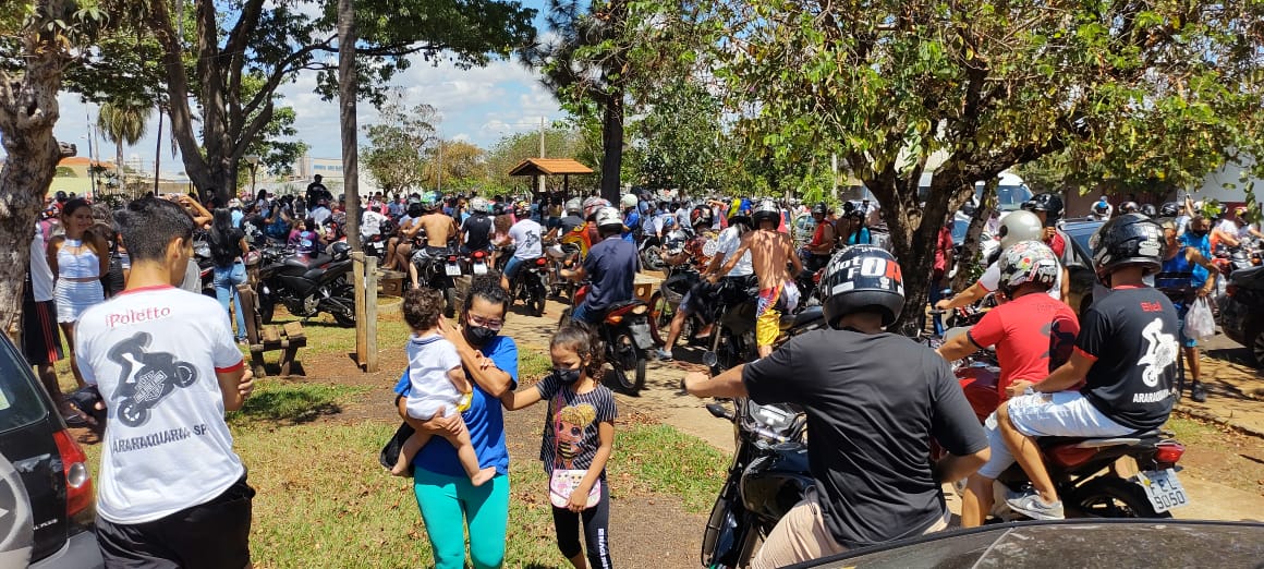 Foto 2 de 6 — Benção das motos reúne milhares de fiéis em Araraquara