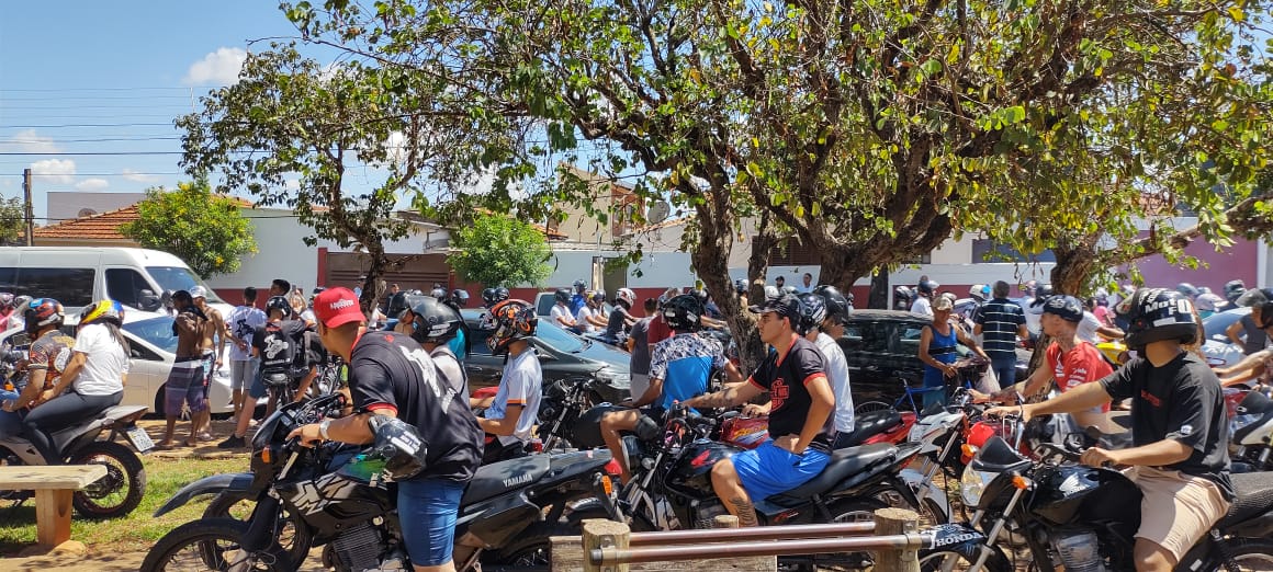 Foto 3 de 6 — Benção das motos reúne milhares de fiéis em Araraquara