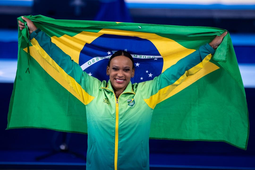 Foto 5 de 7 — Rebeca Andrade conquista ouro inédito para o Brasil no salto