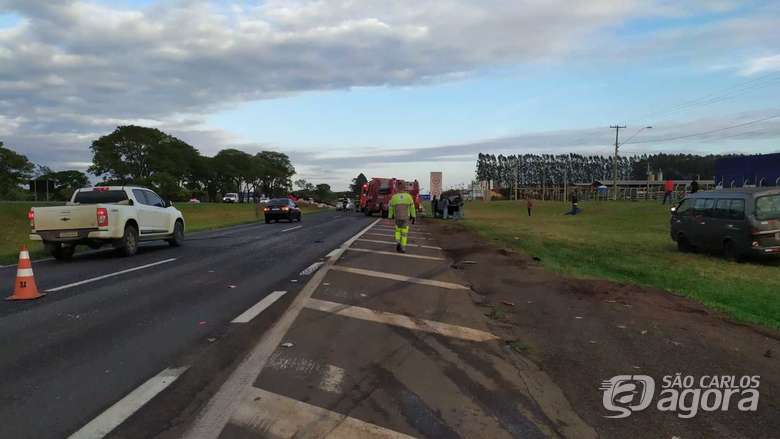 Foto 13 de 22 — Batida entre caminhão e perua deixa 10 feridos na Washigton Luís