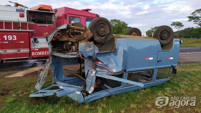 Foto 9 de 22 — Batida entre caminhão e perua deixa 10 feridos na Washigton Luís