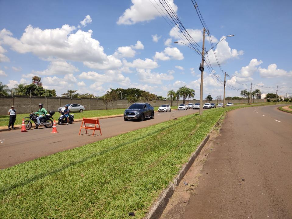 Foto 4 de 4 — Jovem fica ferido após bater o carro contra dois postes em Araraquara