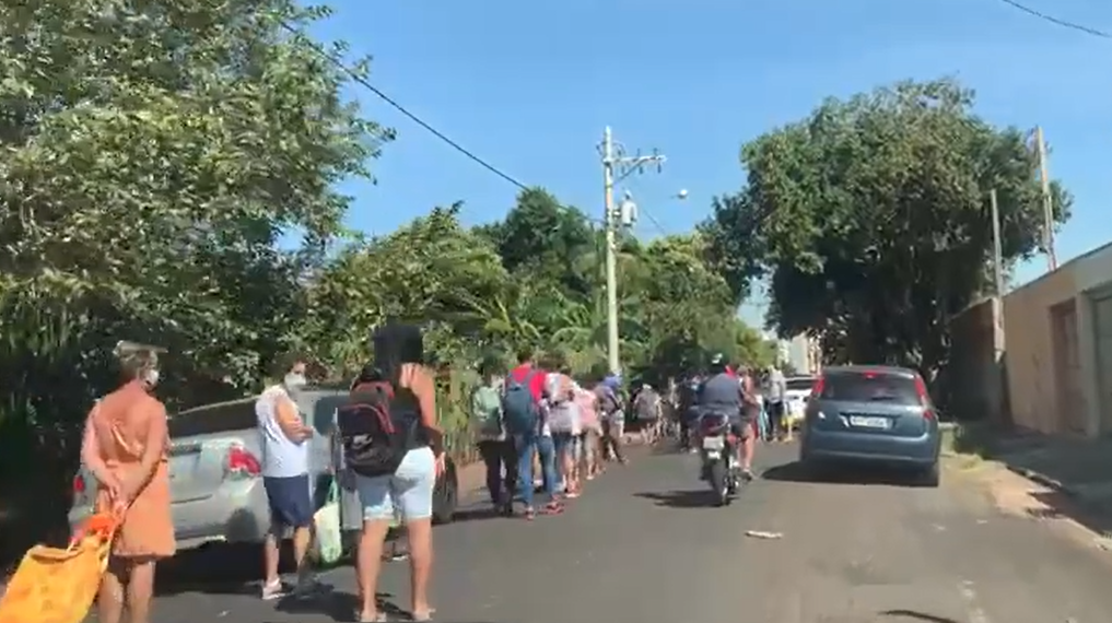Foto 24 de 24 — Mais de 14 mil cestas com alimentos já foram doadas na Ceagesp em Araraquara