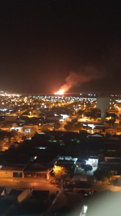 Foto 6 de 6 — Área do Daae pega fogo e espalha fumaça por toda a cidade