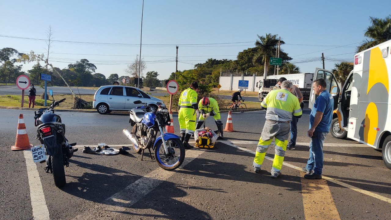 Foto 2 de 2 — Quitandinha registra 2 acidentes quase ao mesmo tempo, no mesmo lugar