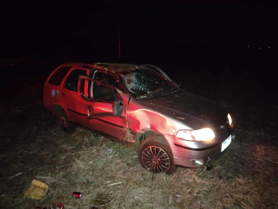 Foto 3 de 4 — Homem morre e três ficam gravemente feridos em capotamento