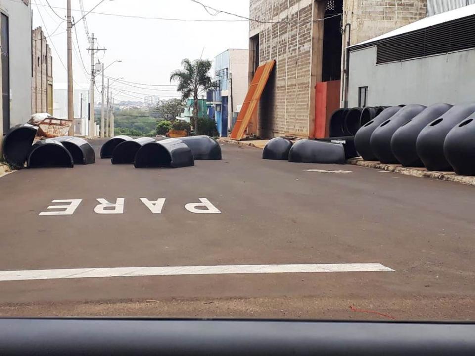 Foto 24 de 28 — Vendaval derruba barracões em distrito industrial
