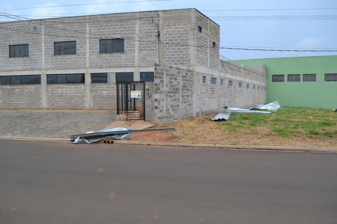 Foto 15 de 28 — Vendaval derruba barracões em distrito industrial