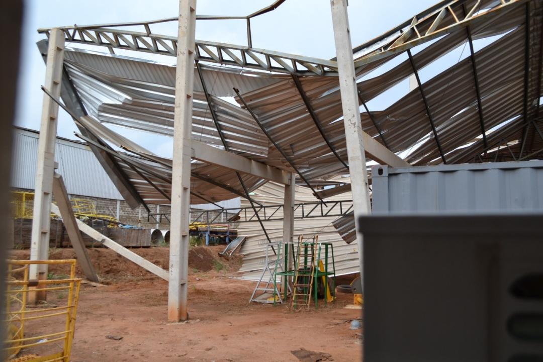 Foto 7 de 28 — Vendaval derruba barracões em distrito industrial