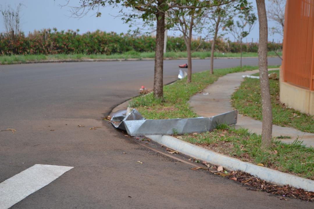 Foto 16 de 28 — Vendaval derruba barracões em distrito industrial