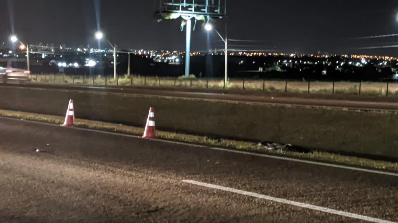 Foto 4 de 11 — Homem morre atropelado na Rodovia Washington Luís em Araraquara