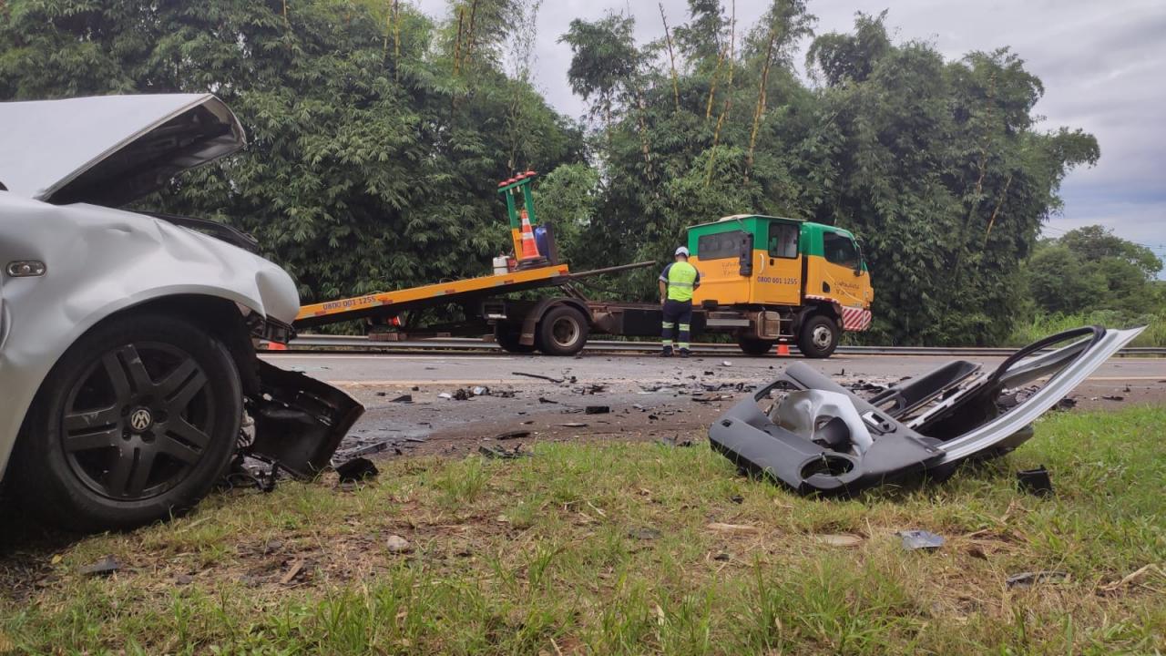 Foto 8 de 16 — Colisão entre 3 veículos provoca morte na SP-255