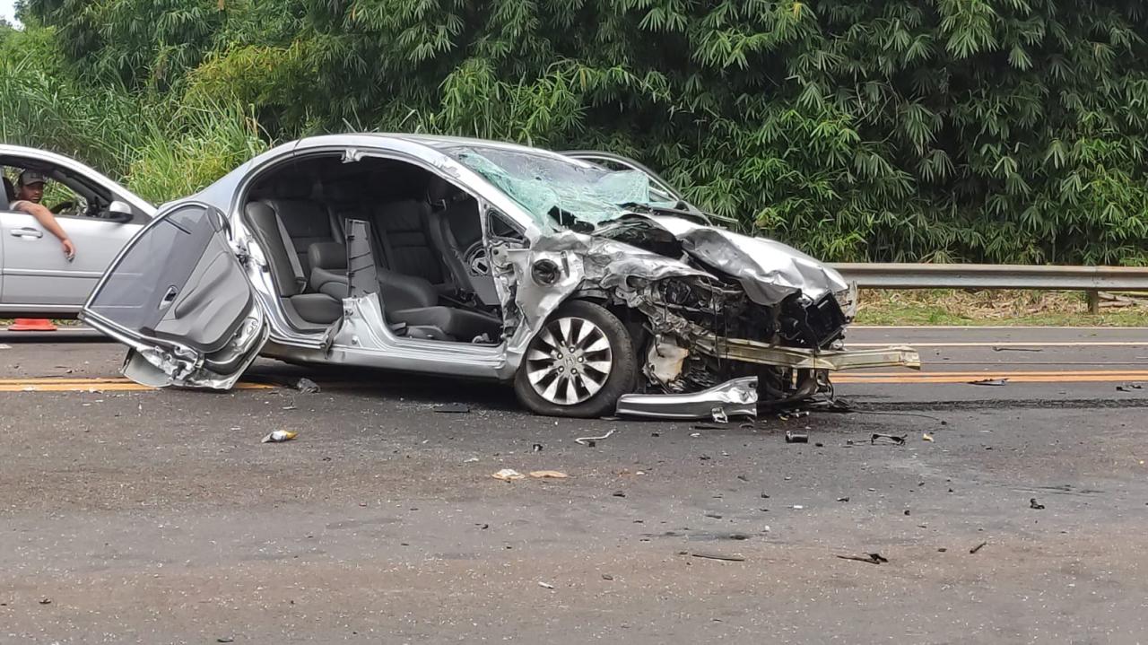 Foto 11 de 16 — Colisão entre 3 veículos provoca morte na SP-255