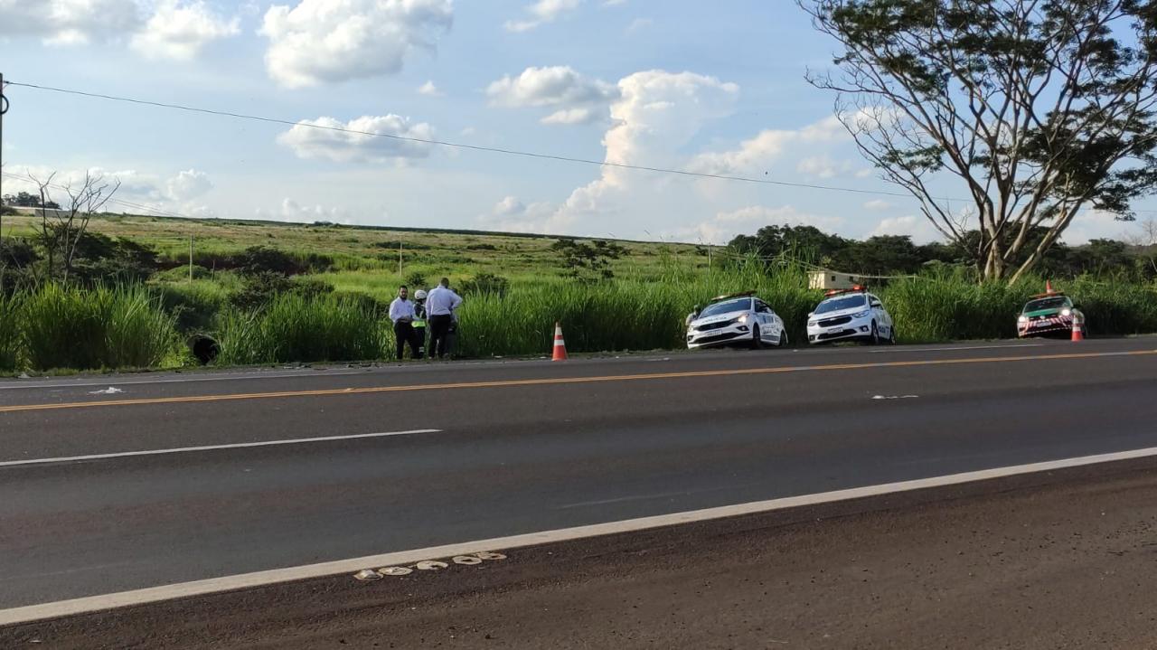 Foto 6 de 6 — Colisão entre carro e moto mata uma pessoa e deixa outras feridas em Araraquara