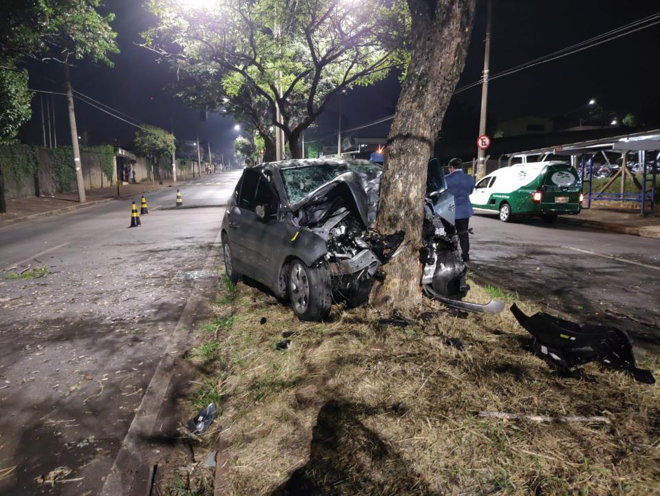 Foto 7 de 11 — Homem morre em violento acidente em frenta a Cutrale