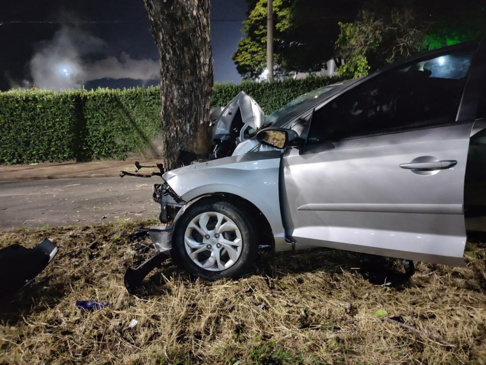 Foto 6 de 11 — Homem morre em violento acidente em frenta a Cutrale