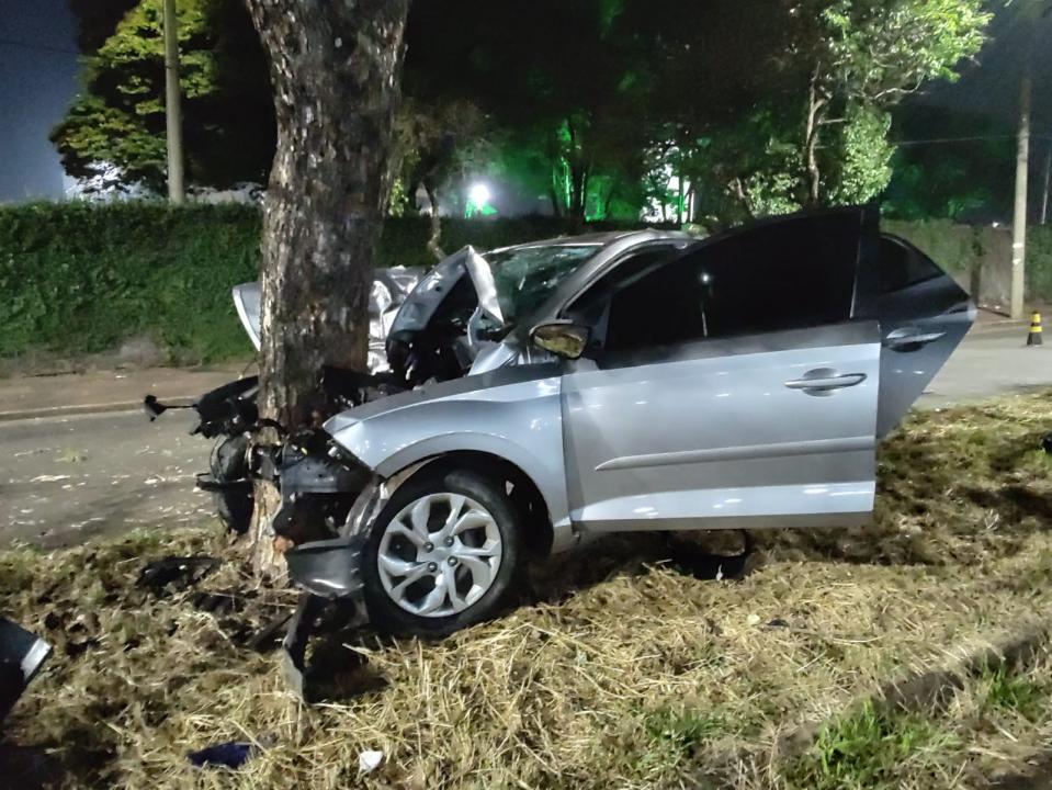 Foto 4 de 11 — Homem morre em violento acidente em frenta a Cutrale