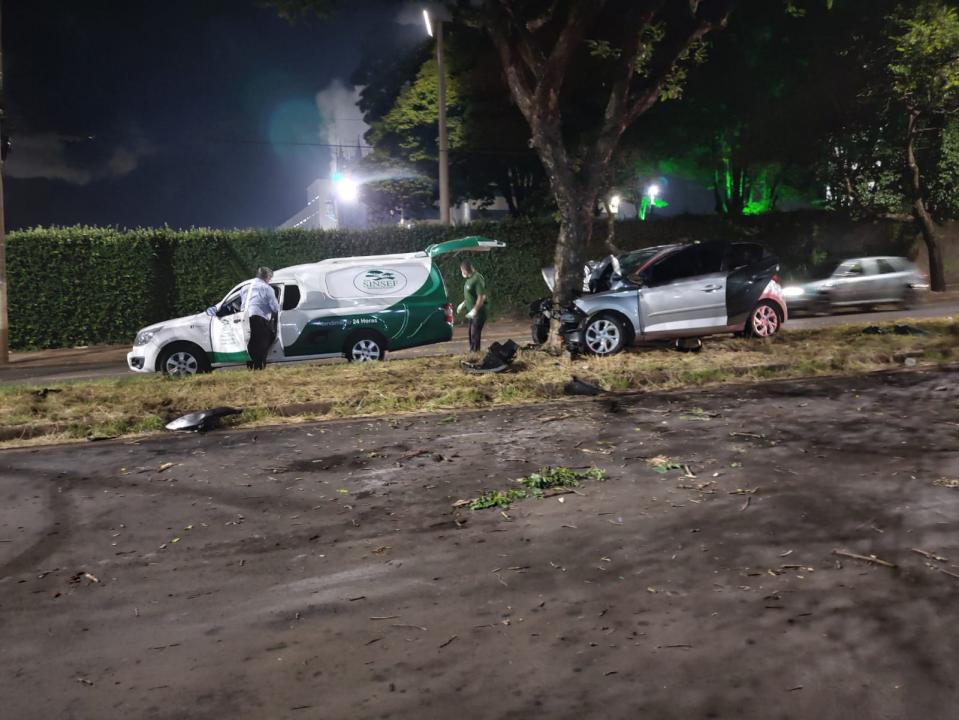 Foto 11 de 11 — Homem morre em violento acidente em frenta a Cutrale