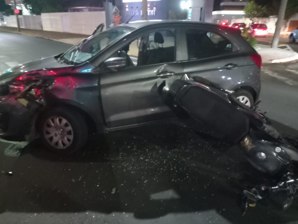 Foto 4 de 7 — Motociclista fica ferido em grave acidente na Bento de Abreu