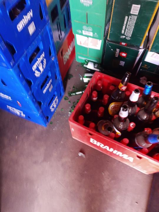 Foto 3 de 8 — Comerciantes são esfaqueados em tentativa de assalto na Vila Xavier