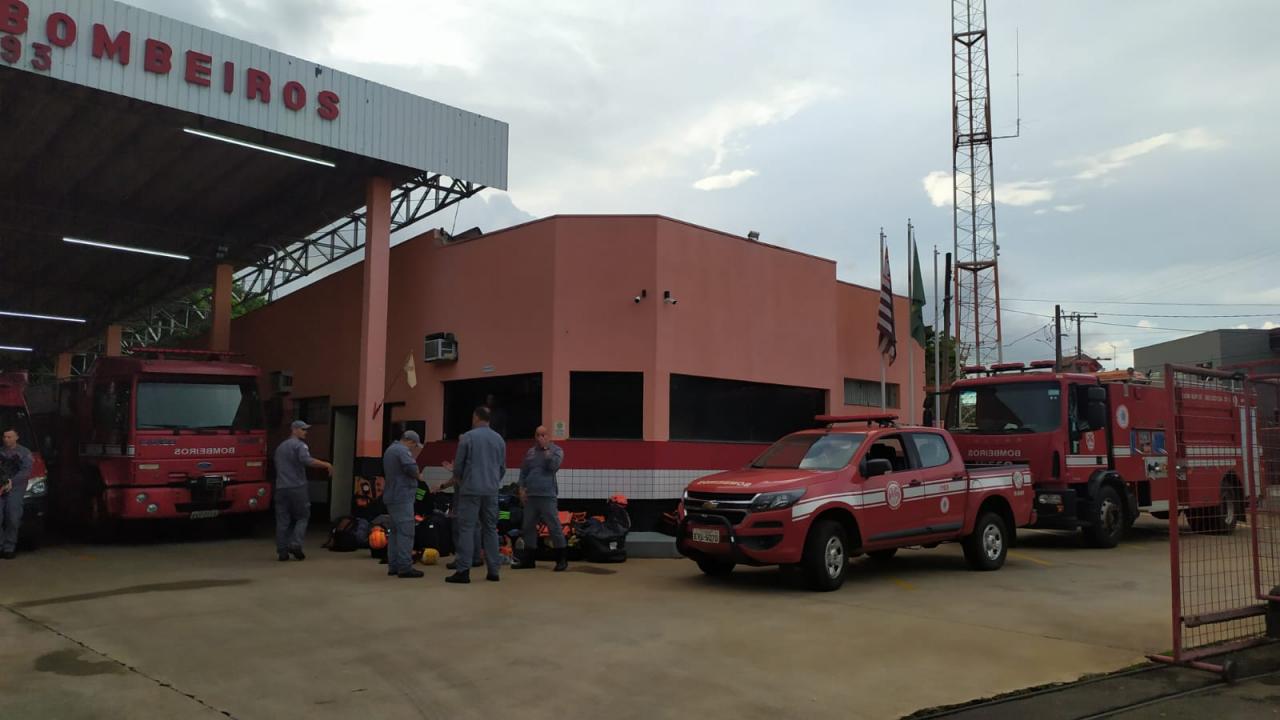 Foto 8 de 8 — Bombeiro de Araraquara parte para o litoral e vai ajudar nas buscas por vítimas da tragédia causada pelas chuvas