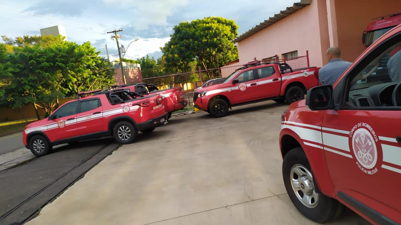 Foto 7 de 8 — Bombeiro de Araraquara parte para o litoral e vai ajudar nas buscas por vítimas da tragédia causada pelas chuvas