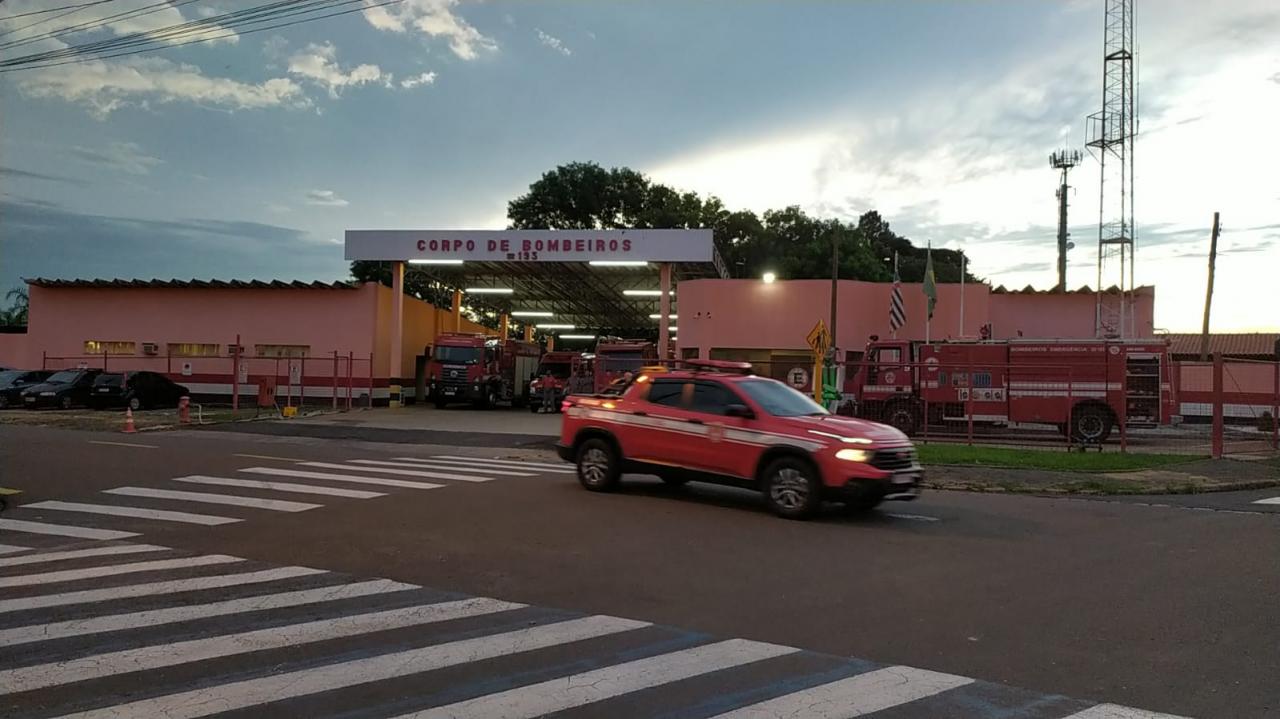 Foto 4 de 8 — Bombeiro de Araraquara parte para o litoral e vai ajudar nas buscas por vítimas da tragédia causada pelas chuvas