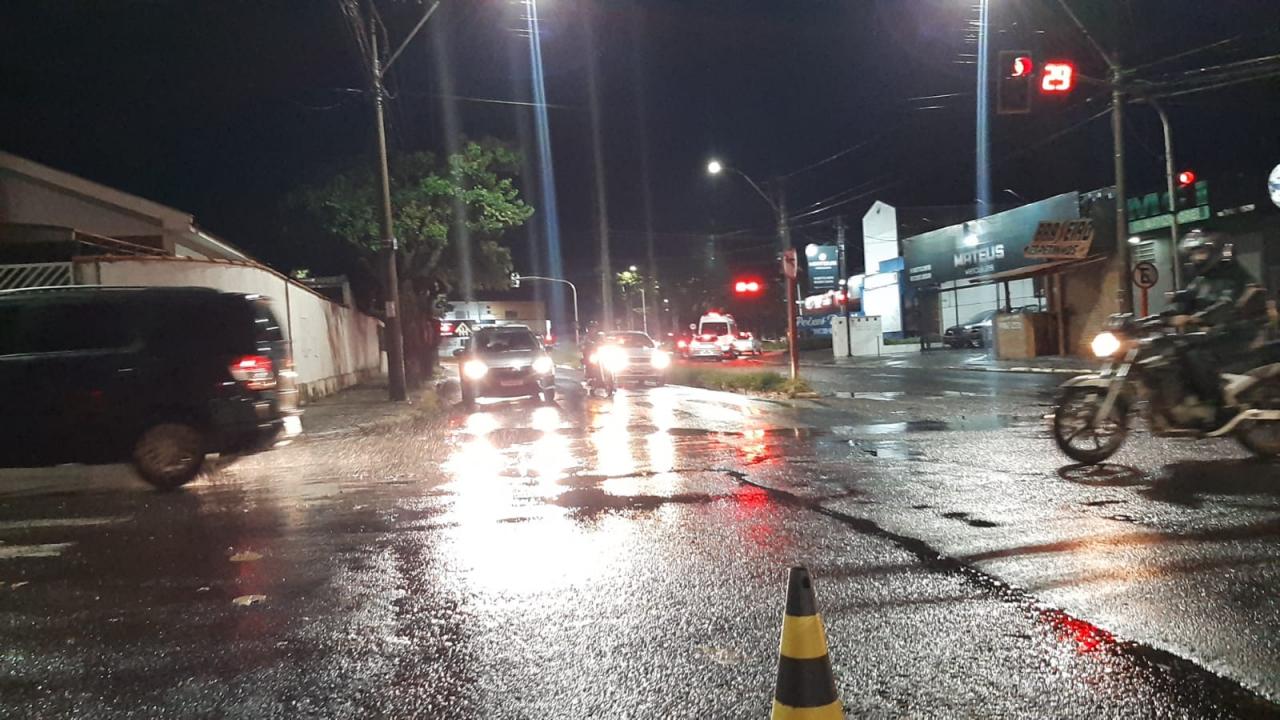 Foto 11 de 11 — Chuva causa mais estragos e árvores atingem veículos em Araraquara