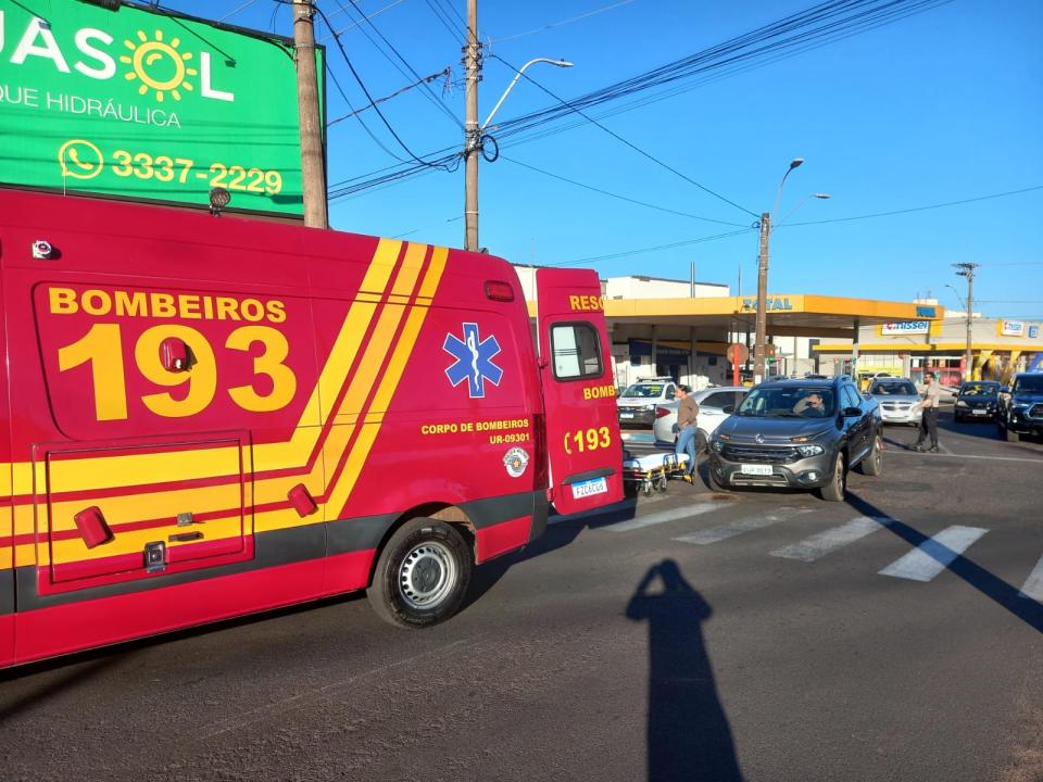 Foto 4 de 5 — Acidente entre carro e moto deixa motociclista ferido na Vila Xavier em Araraquara