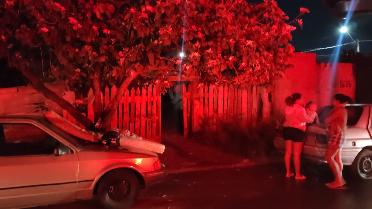 Foto 5 de 9 — Incêndio destrói casa no Jardim das Hortênsias em Araraquara