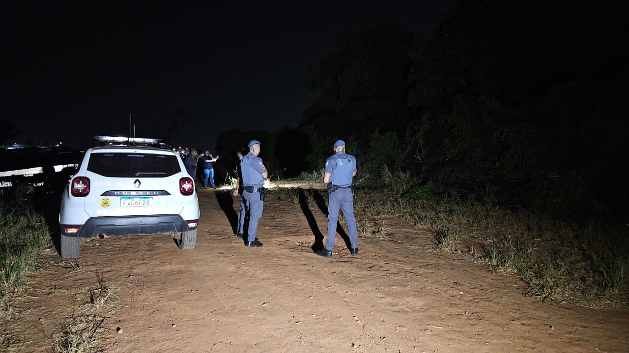 Foto 2 de 4 — Corpo carbonizado e com sinais de espancamento é encontrado em Araraquara
