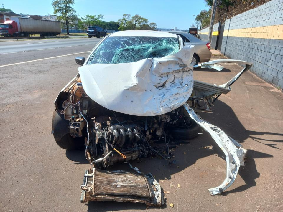 Foto 3 de 4 — Bebê é encontrado morto após grave acidente na SP-255 entre Araraquara e BES