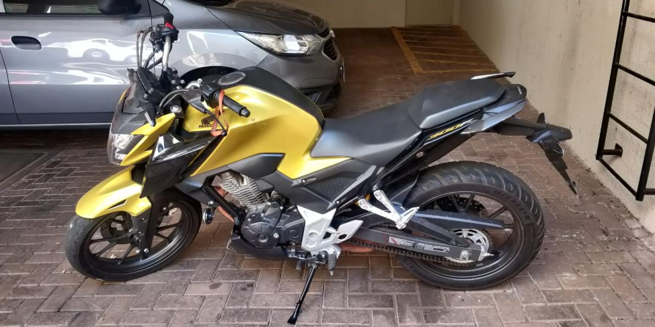 Foto 3 de 4 — Jovem é preso com drogas, material para embalo e motocicleta furtada em Araraquara