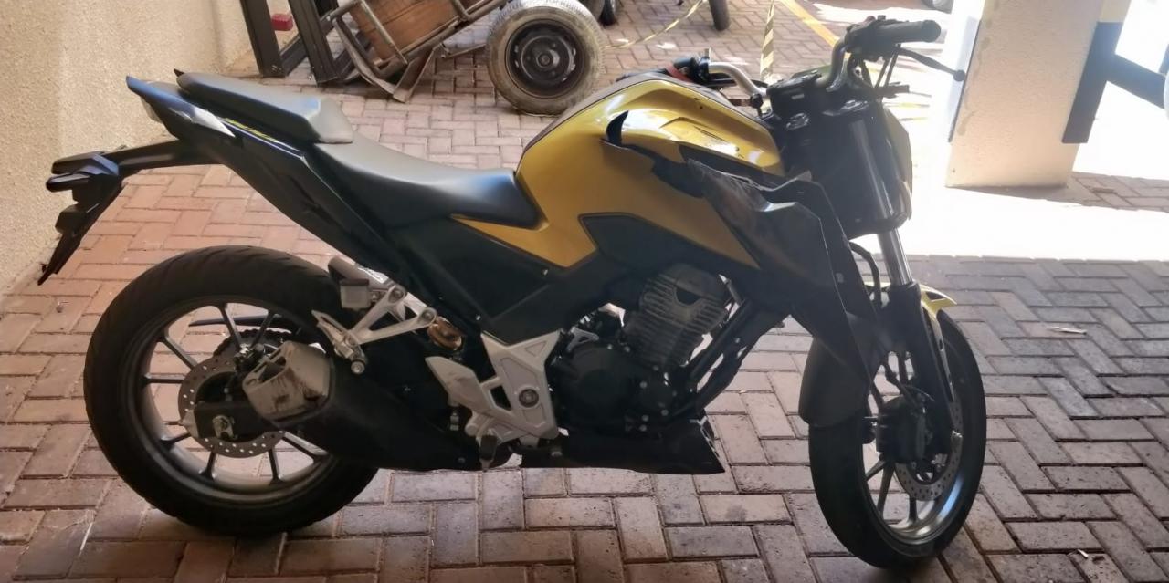 Foto 4 de 4 — Jovem é preso com drogas, material para embalo e motocicleta furtada em Araraquara
