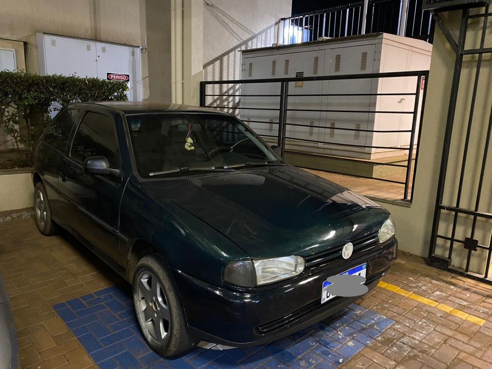 Foto 4 de 5 — Após perseguição policial, dupla é presa em flagrante com tijolo de maconha e dinheiro em Rincão