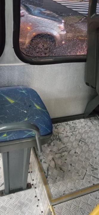 Foto 3 de 5 — Homem é detido pela GCM após apedrejar ônibus no centro de Araraquara