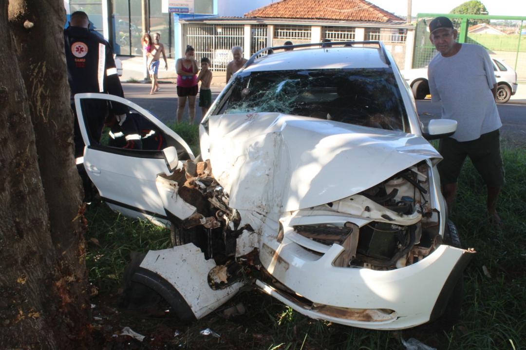 Foto 3 de 6 — Acidente deixa casal gravemente ferido