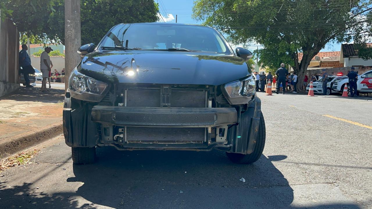 Foto 4 de 5 — URGENTE: Jovem morre em acidente entre 2 carros e moto em Araraquara
