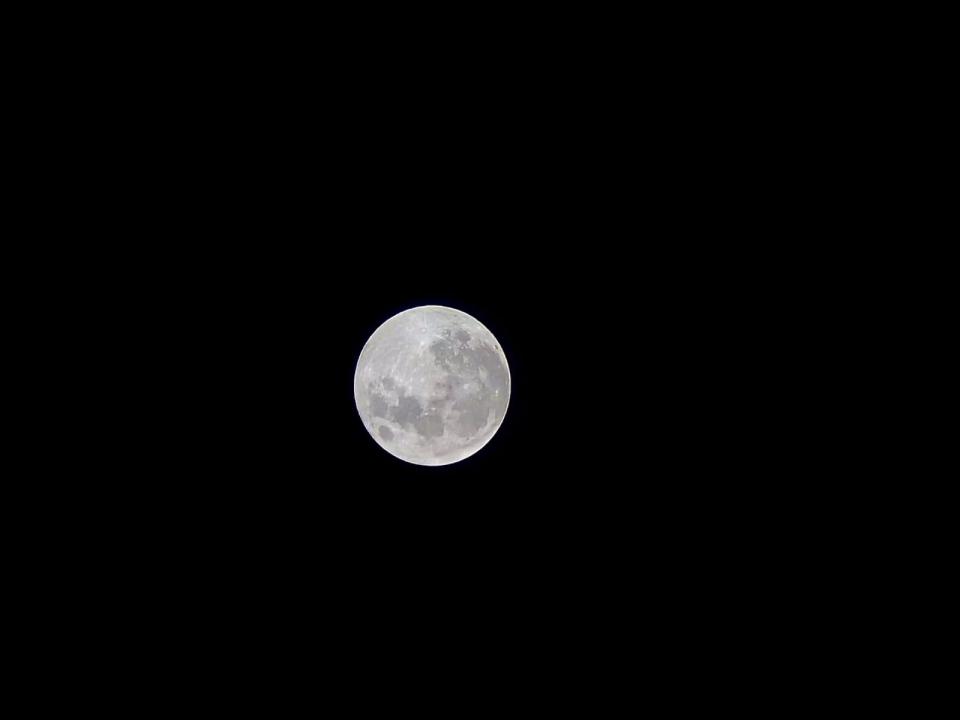 Foto 4 de 7 — Eclipse total da Lua é observado no Brasil e tem registro especial em Araraquara