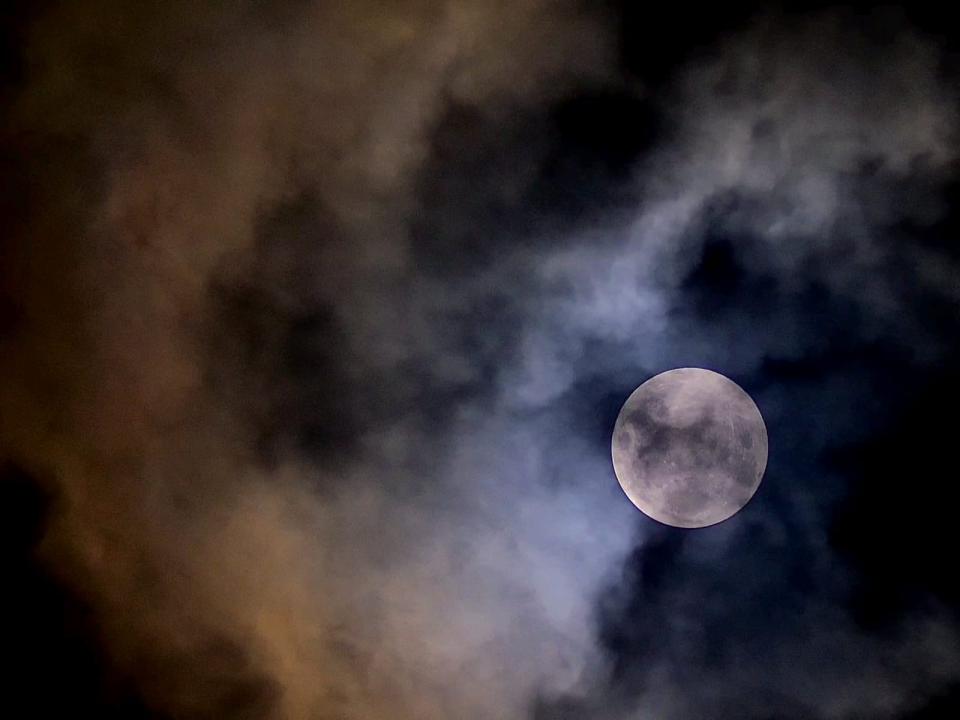 Foto 7 de 7 — Eclipse total da Lua é observado no Brasil e tem registro especial em Araraquara