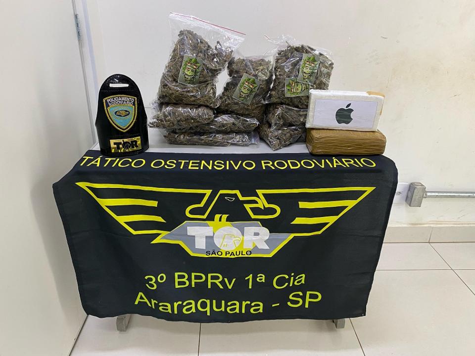 Foto 2 de 4 — Tático Ostensivo Rodoviário (TOR) prende casal com drogas em rodovia de Araraquara