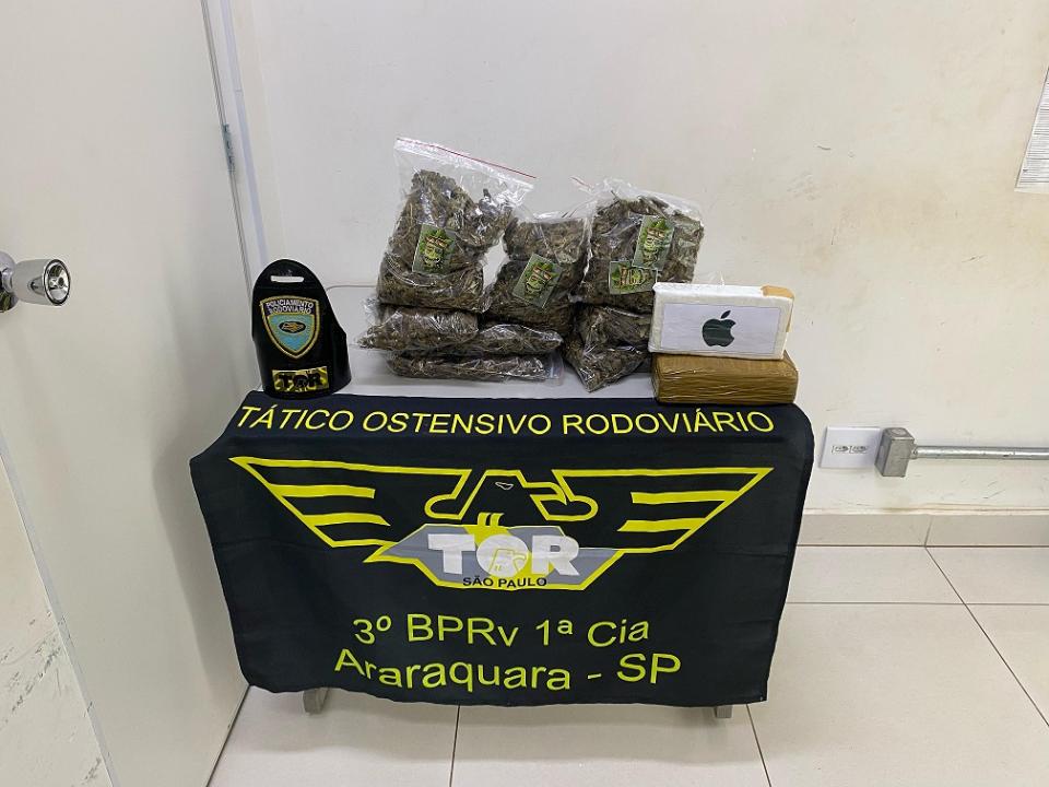 Foto 3 de 4 — Tático Ostensivo Rodoviário (TOR) prende casal com drogas em rodovia de Araraquara