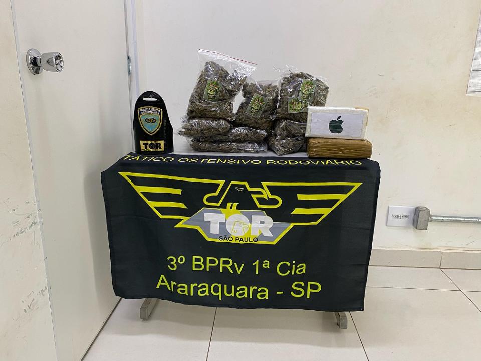 Foto 4 de 4 — Tático Ostensivo Rodoviário (TOR) prende casal com drogas em rodovia de Araraquara