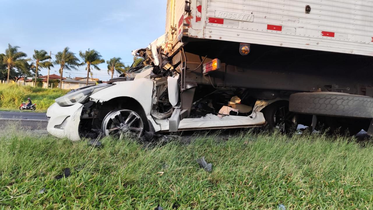 Foto 3 de 5 — Motorista morre em grave acidente na Washington Luís