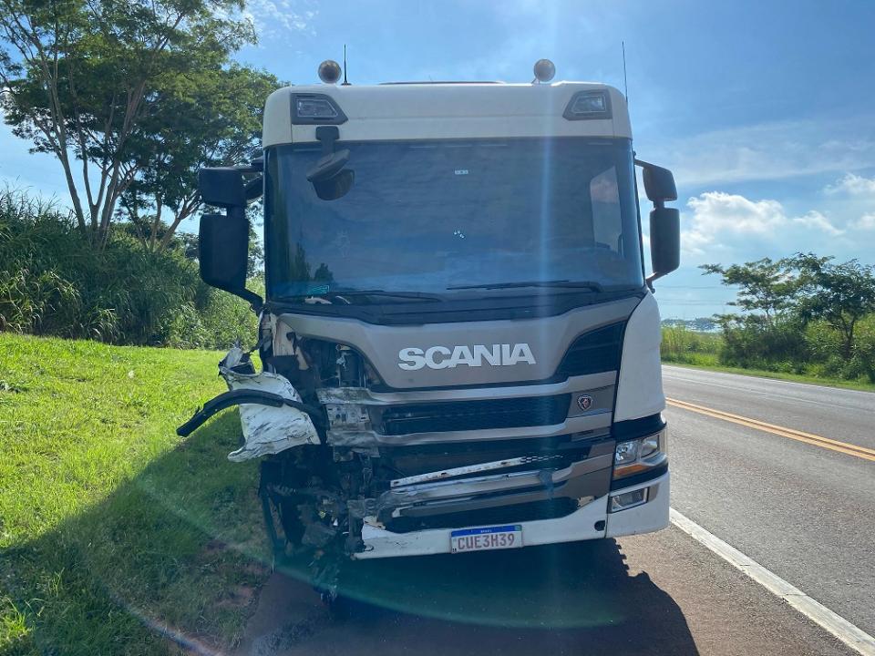 Foto 6 de 10 — Estado grave: bebê fica ferido em colisão entre carro e caminhão na SP-255 em Araraquara