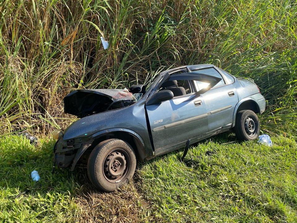 Foto 2 de 10 — Estado grave: bebê fica ferido em colisão entre carro e caminhão na SP-255 em Araraquara