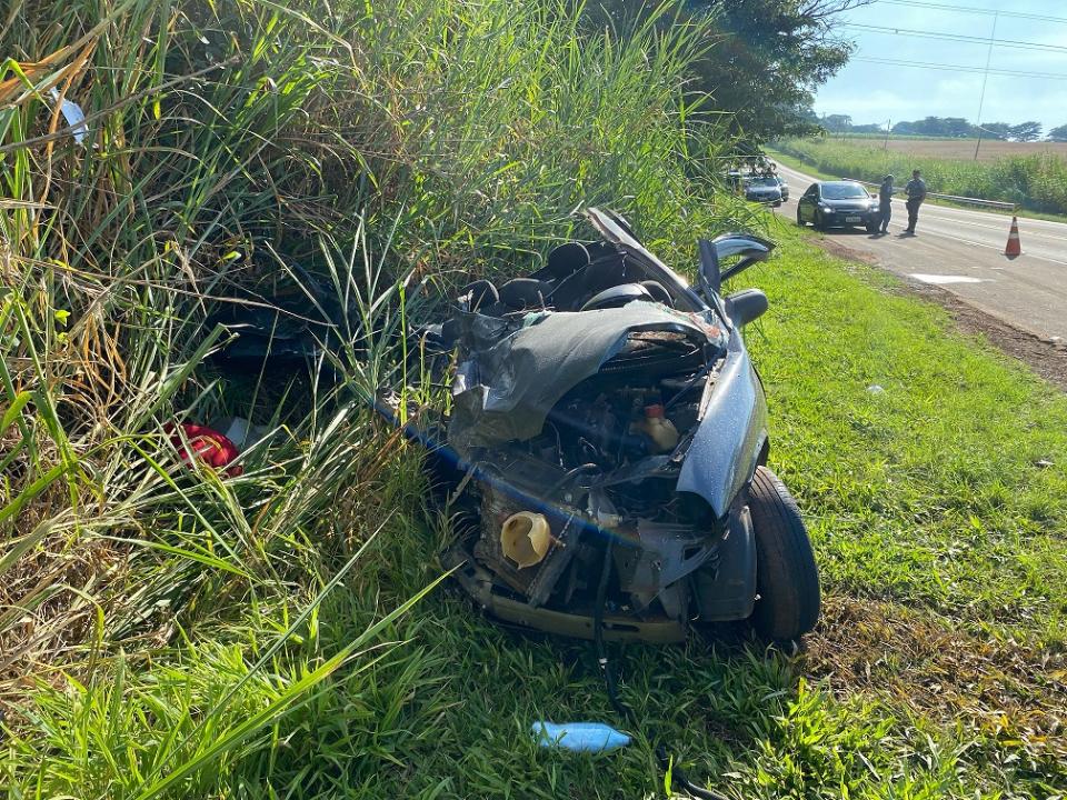 Foto 9 de 10 — Estado grave: bebê fica ferido em colisão entre carro e caminhão na SP-255 em Araraquara