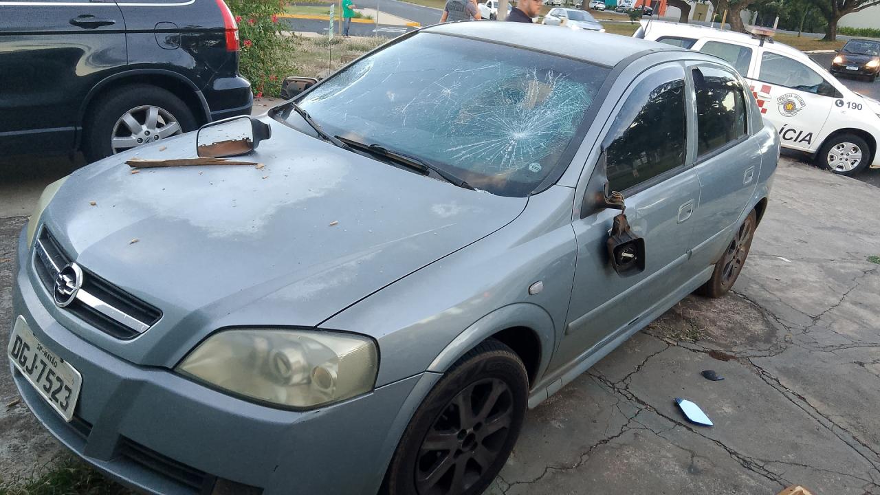 Foto 4 de 7 — Mulher em surto psicótico causa danos em padaria de Matão